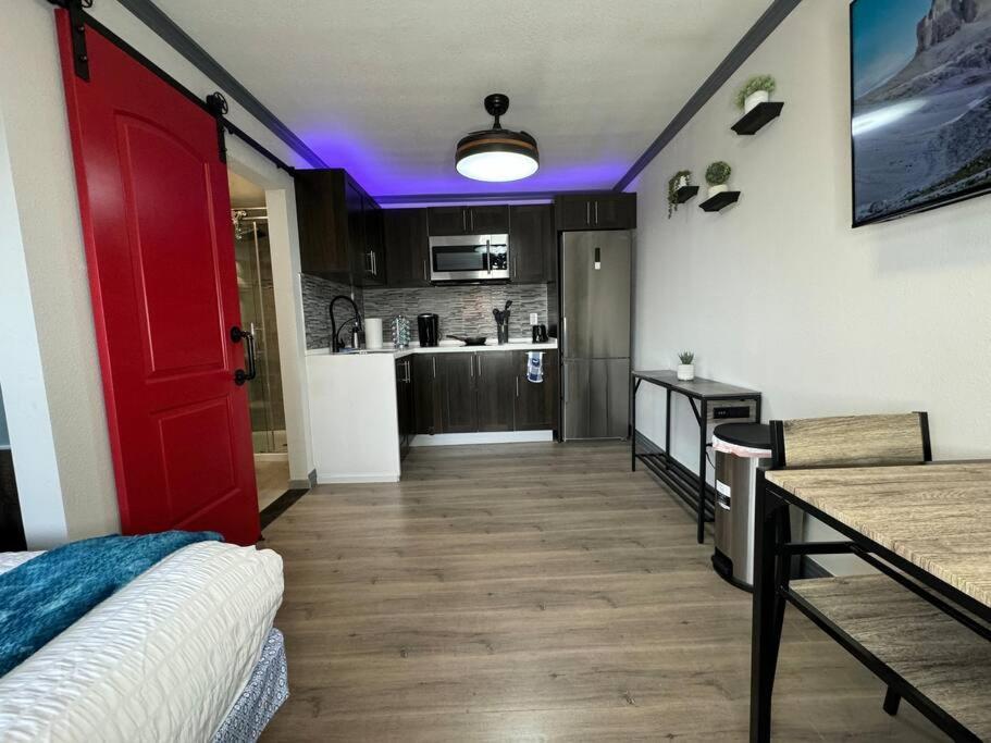 לאס וגאס Modern Condo Near Fremont Street מראה חיצוני תמונה