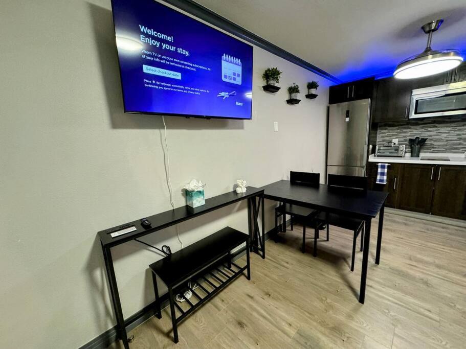 לאס וגאס Modern Condo Near Fremont Street מראה חיצוני תמונה